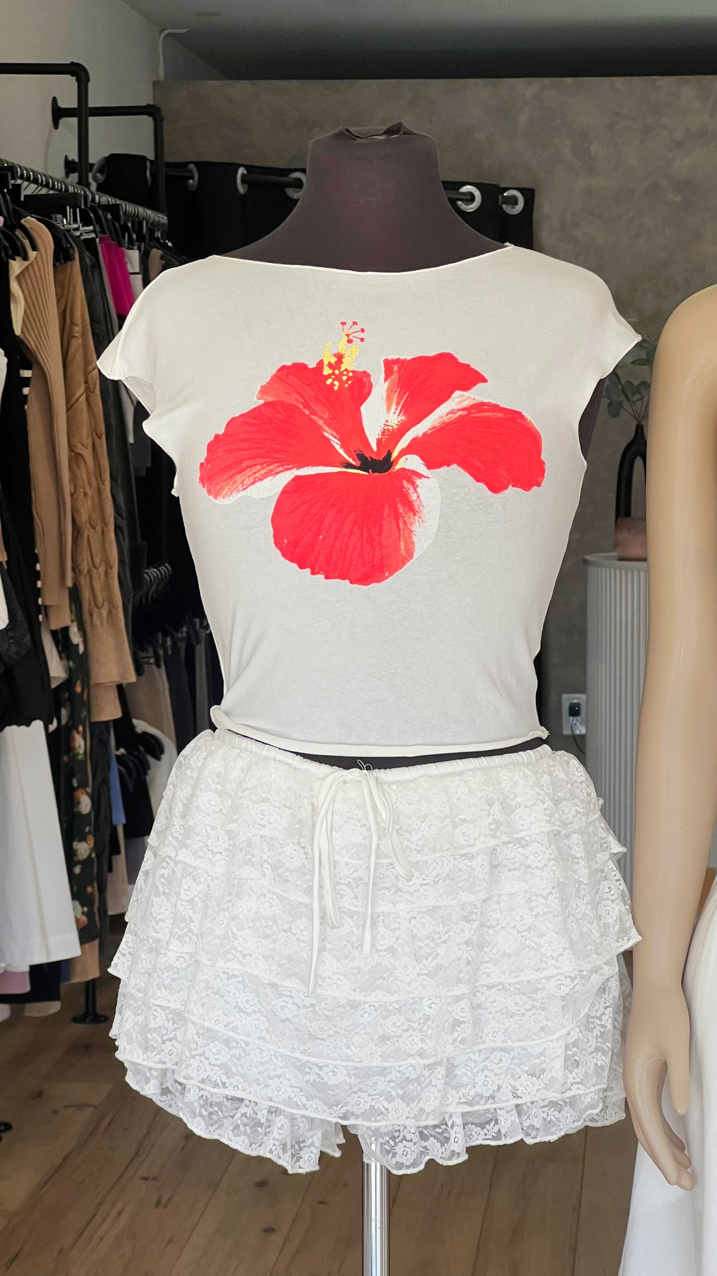 Hibiscus baby tee